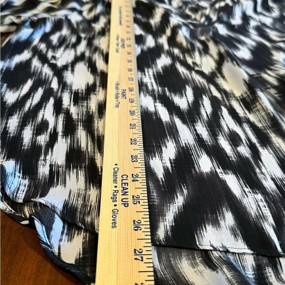 a.n.a. Shear Popover 3/4 Sleeves V Neck Top Size XL - Picture 8 of 9